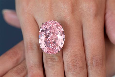 59 каратный бриллиант Розовая звезда может заработать 60 миллионов