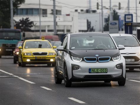 Nagyon örülök az ügyfeleink sikerének! Elöntenek minket az elektromos autók - Piac&Profit - A kkv ...