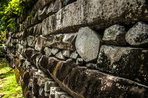 Young Micronesians Explore Nan Madol A New Unesco World Heritage Site