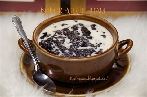 Hidangkan bubur beras pulut di dalam mangkok bersama santan manis. Wind of Change: Bubur Pulut Hitam
