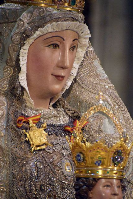 Sevilla La Virgen De Los Reyes Bajo De Su Altar Para La Festividad De