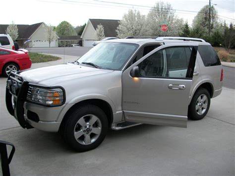 2004 Ford Explorer Information And Photos Neo Drive
