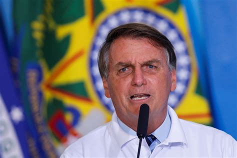 Bolsonaro under pressure as brazil covid deaths top 300,000. « Arrêtez de dire des idioties » sur le soja, dit ...