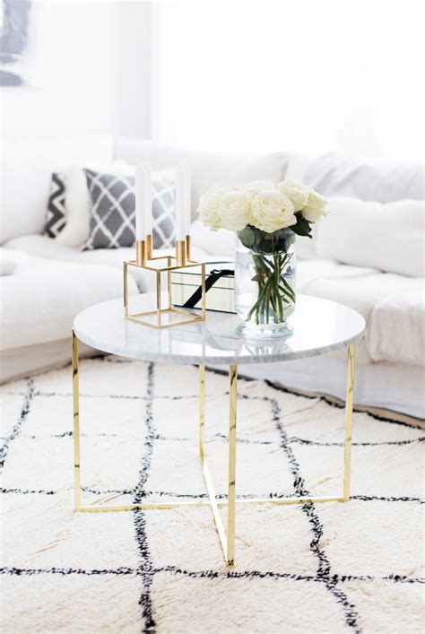 After all, we call it the coffee table but do we really keep our coffee on it? 29 Tips for a perfect coffee table styling - BelivinDesign