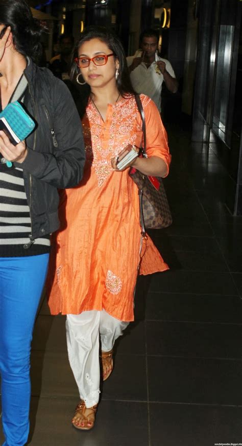 B Town Rani Mukherjee Without Make Up Snapped At Mumbai Airport