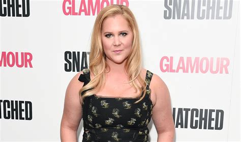 Amy Schumer Dances Topless Flaunts Back Tattoo In New Video Ibtimes