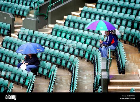 Wimbledon Spectators High Resolution Stock Photography And Images Alamy