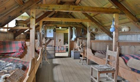 Norræna húsið ˈnɔrˌraiːna ˈhuːsɪθ) in reykjavík is a cultural institution opened in 1968 and operated by the nordic council of ministers. Interior of Icelandic turf house. | Turf house, Viking ...