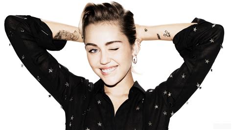 Actress American Blue Eyes Brunette Miley Cyrus Singer Smile