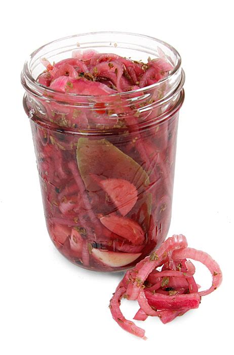 Share this · 1 red onion (vidalia onion is also really wonderful here) · apple cider vinegar or red wine vinegar, enough to cover the onions, approx ½ cup · ½ . Spicy Quick Pickled Red Onions