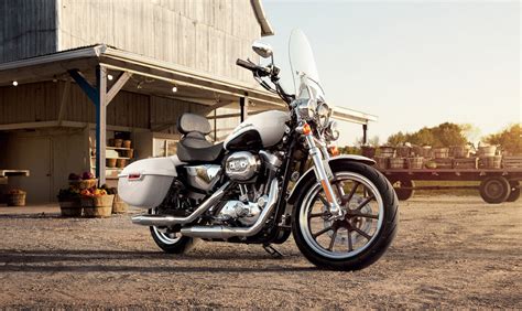 Add to that, a wide steering and a refined drive ratio that make it easy to manoeuvre, even at low speeds. Ficha técnica de la Harley Davidson Sportster XL 883 L ...