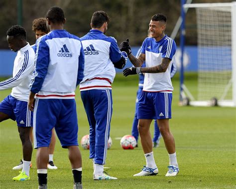 Get all the latest news, videos and ticket information as well as player profiles and information about stamford bridge, the home of the blues. Chelsea FC on Twitter: "A few snaps from training today as ...