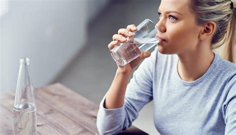 4 Benefits Of Drinking Warm Water Early In The Morning