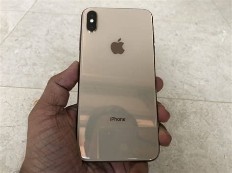Additionally, apple states that the iphone xs lasts up to 30 minutes longer than iphone x, while the iphone xs max lasts up to 1.5 hours longer than iphone x. Video: Gold iPhone XS Max and Apple Watch Series 4 Unboxing