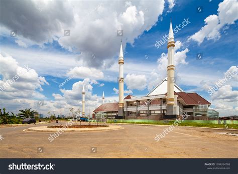 Kh Hasyim Asyari Masjid Raya Kh Stock Photo 1994264768 Shutterstock