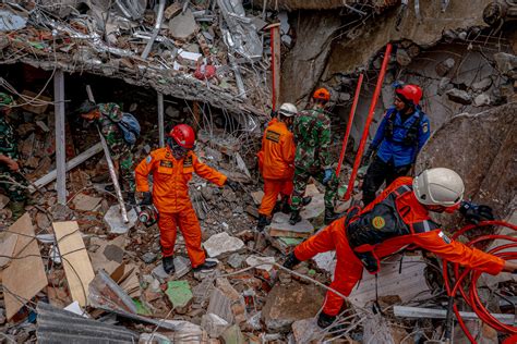 Evakuasi Gempa Bumi Evakuasi Korban Gempa Nusa Tenggara Barat Butuh