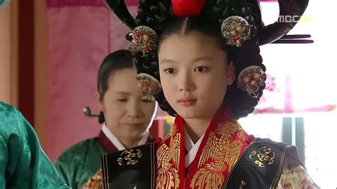The Moon That Embraces The Sun Series Review Raines Dichotomy