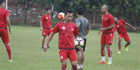 Selain itu ada juga nama deddy mizwar dan rico marbun. Ini Rahasia Ismed Sofyan Masih Moncer di Usia Gaek - Bola.net