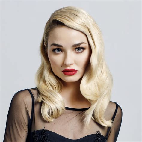 2048x2048 Emma Rigby Ipad Air Hd 4k Wallpapers Images Backgrounds