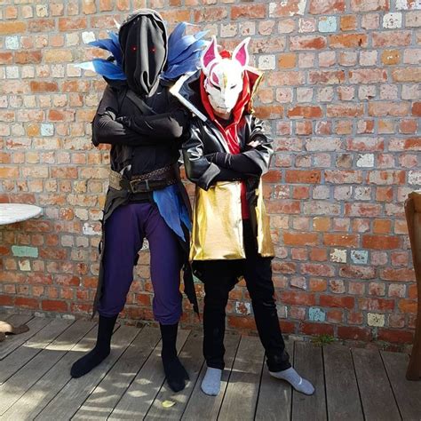 With the game being such a huge hit, halloween is sure to be abundant with fortnite costumes featuring all of your favorite fortnite skins. DIY Fortnite Raven Costume | Raven costume, Raven ...