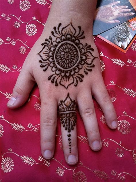 Beautiful heart design for the dolls who. Mehndi Designs For Kids 2016