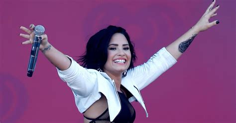 Demi Lovato Naked And Unretouched Nude Pictures Are Her Way Of Walking The Walk Los Angeles