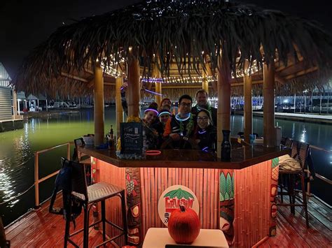Boat - Cruisin Tikis Lake Ray Hubbard - Event Venue Rental - Tagvenue.com