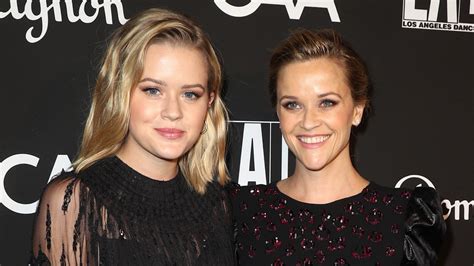 Reese Witherspoon S Daughter Looks Just Like Her But They Don T See It