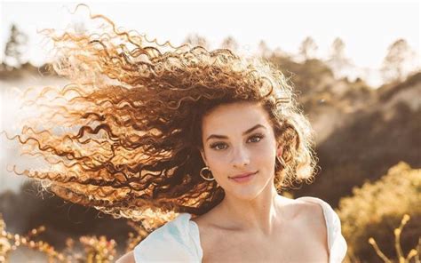 What You Need To Know About Sofie Dossi Celebrity Facts Sofie Dossi