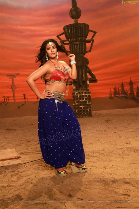 Varalakshmi Sarathkumar HD Image Tollywood Actress Stills Images Pics Pictures