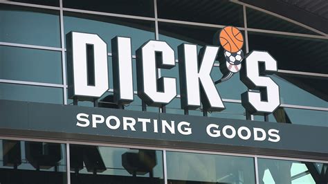 Dicks Sporting Goods Stops Selling Assault Style Rifles After Parkland
