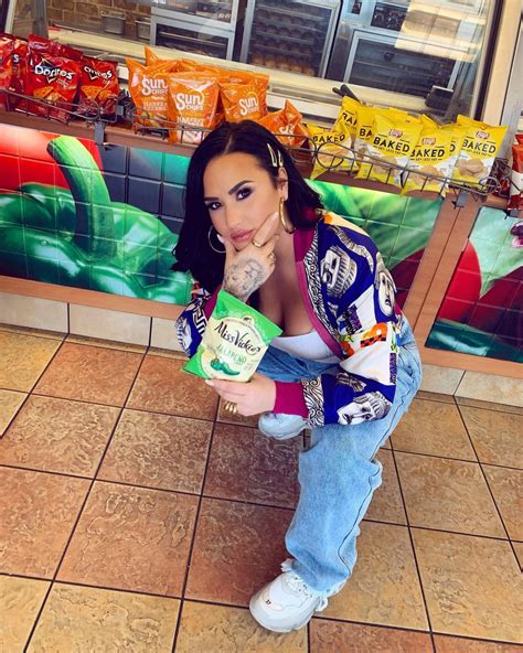Born august 20, 1992) is an american singer and actress. Demi Lovato - Social Media 02/03/2020