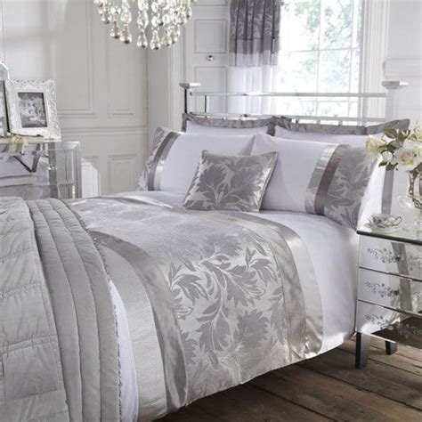 Sale beige champagne silk bedding set a magnificent bedding set for master bedrooms, thanks to which you'll be sleeping like a true princess. 30 Of The Most Chic And Elegant Bed Comforter Designs To ...