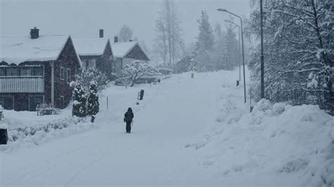 I huddinge är det vattenfall som har hand om elförsörjningen. Strömavbrott på flera håll till följd av snöovädret - P4 ...