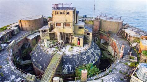 Exploring Inside Huge Abandoned Sea Fort Horse Sand Solent