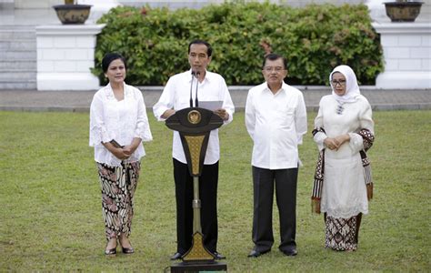 Kehidupan keluarga joko widodo tak pelak selalu menjadi sorotan publik. Indonesia's new president unveils his Cabinet | Daily Mail ...