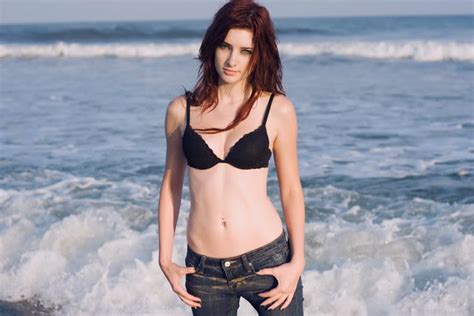 Hot Sexy Shawna Waldron Bikini Pics