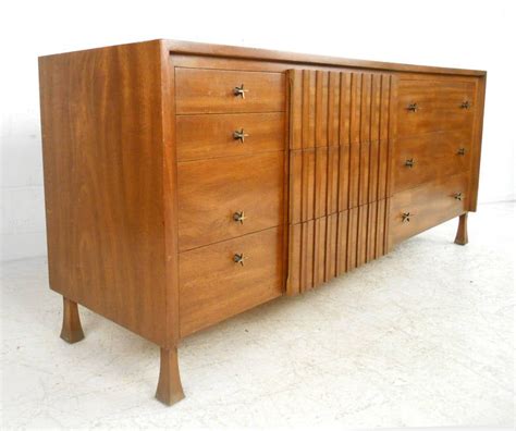 Maybe you would like to learn more about one of these? Mid-Century Modern Bedroom Set by John Widdicomb at 1stdibs