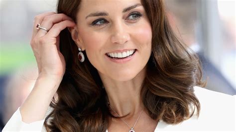 Kate Middleton Never Wears Nail Polish In Public And Heres Why Hellogiggleshellogiggles