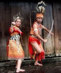 Adat kampung) dan juga digunakan untuk menari tarian tradisional orang ulu. bersama_sama belajar: PAKAIAN TRADISIONAL KAUM IBAN