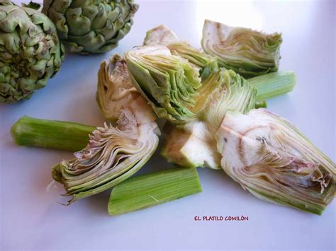 Cuando se cocinan sin pelarlas, se inactiva la enzima debido al calor, esto se produce porque al no estar presente la enzima, no hay reacción. ¿Cómo pelamos las alcachofas para pelarlas y prepararlas ...