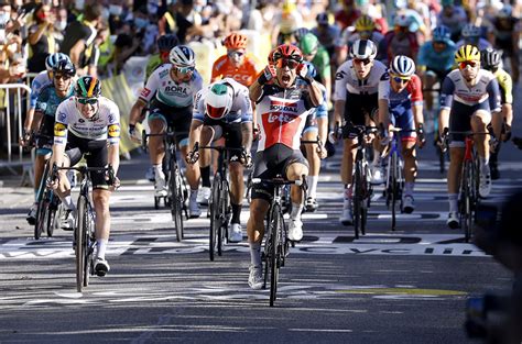 Vi laver gode ben sammen. Tour-etapesejr nr. fire til Ewan. Sagan i grønt | CyclingWorld.dk