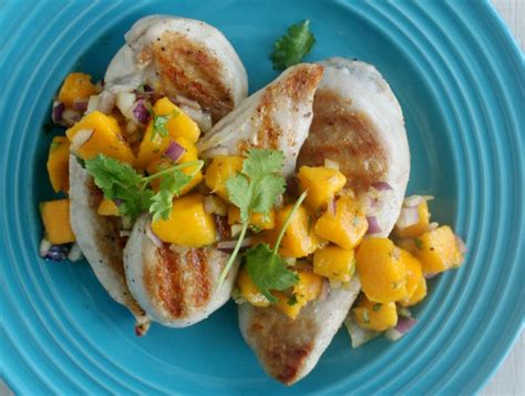 In a small bowl, combine the mango, onion, cilantro, green bell pepper and red chile pepper. Grilled Chicken Fillets with Fresh Mango and Red Onion ...