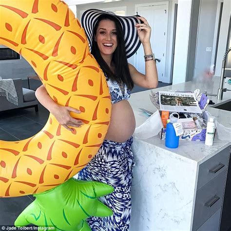 Jade Roper Puts Her Pregnant Belly On Display Daily Mail Online