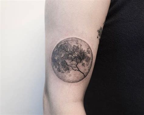 44 Mystical Moon Tattoo Designs And Meanings Tattoobloq Tattoo