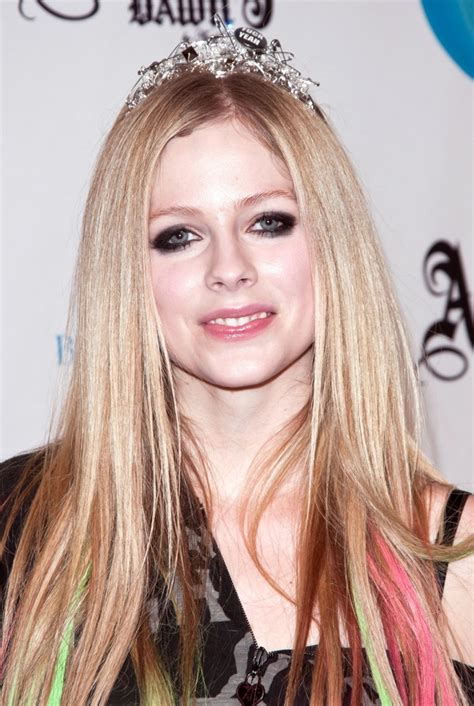 Hollywood Avril Lavigne Profile Pictures And Wallpapers