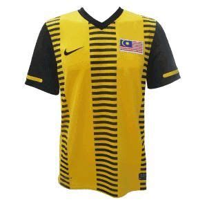Skuad harimau malaya menerima suntikan semangat apabila jenama sukan tajaan nike memperkenalkan rekaan terbaru jersi pasukan kebangsaan yang menggunakan bahan kitar semula. Football Soccer Jersey Harimau Malaya 2013 | Soccer jersey ...