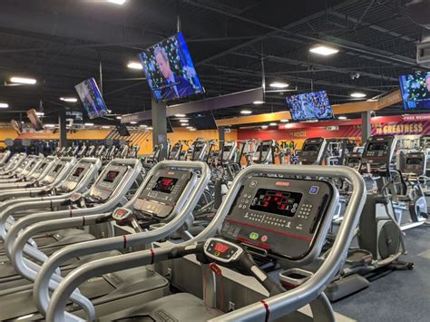 New York Gyms Can Reopen Next Week Masks Required Cuomo Says