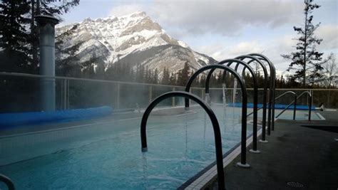 Travel to this cozy resort sitting at the foot of cascade mountain, only a few minutes from the bustling downtown area. Outdoor Pool - Picture of Inns Of Banff, Banff - TripAdvisor