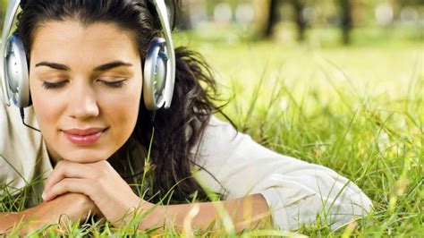 Escuchar música alegre alimenta la creatividad según un estudio El